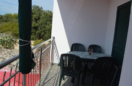 Vinisce Apartment | Two bedroom apartment with a swimming pool Cove Ljubljeva, Trogir (A-14314-a)