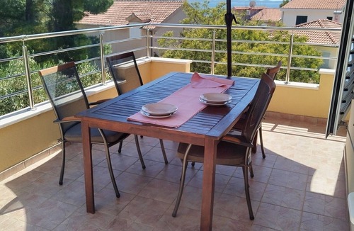 Cove Osibova (Milna) Apartment | Two bedroom apartment with terrace and sea view Cove Osibova, Brač (A-23774-b)