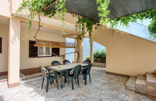 Susica Apartment | Two bedroom apartment with terrace Murter (A-5088-d)