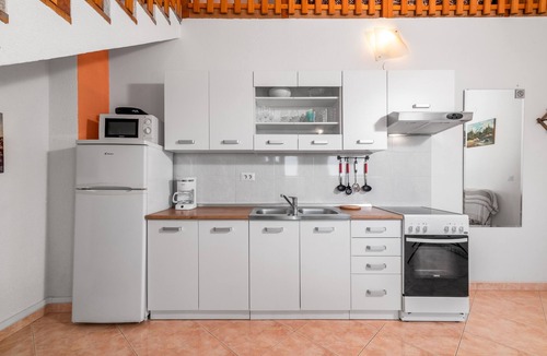 Cancini Apartment | Two bedroom apartment with a swimming pool Cancini, Poreč (A-24335-c)