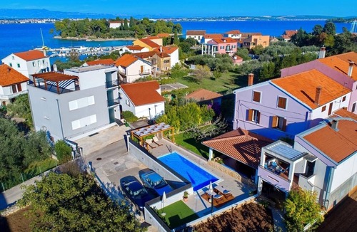 Preko Apartment | Two bedroom apartment with a swimming pool Preko, Ugljan (A-20390-b)