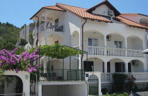 Mastrinka Apartment | Two bedroom apartment with terrace and sea view Mastrinka, Čiovo (A-2050-c)