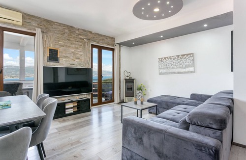 Mastrinka Apartment | Two bedroom apartment with terrace and sea view Mastrinka, Čiovo (A-4324-b)