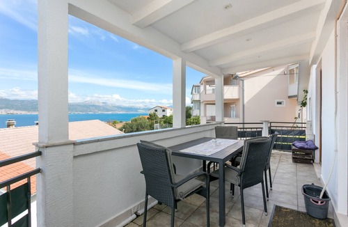 Mastrinka Apartment | Two bedroom apartment with terrace and sea view Mastrinka, Čiovo (A-4324-b)