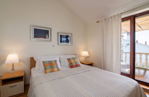 Muline Apartment | Two bedroom apartment with terrace and sea view Muline, Ugljan (A-8521-b)