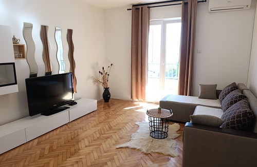 Diklo Apartment | Two bedroom apartment with terrace and sea view Zadar - Diklo, Zadar (A-16369-b)