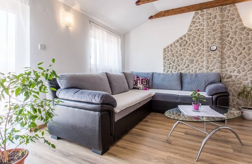 Silo Apartment | Two bedroom apartment with terrace and sea view Šilo, Krk (A-19255-a)