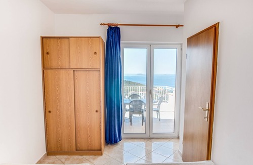 Primosten Burnji Apartment | Two bedroom apartment with terrace and sea view Bilo, Primošten (A-21366-b)