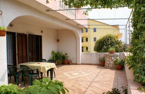Mandre Apartment | Two bedroom apartment with terrace Mandre, Pag (A-523-b)
