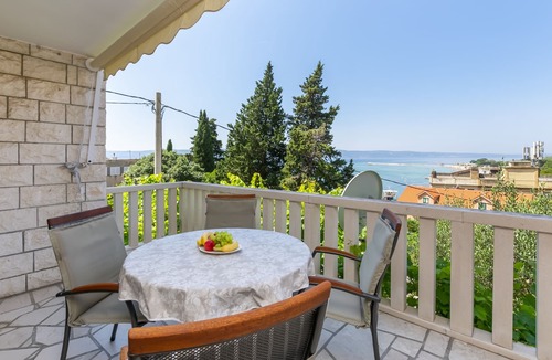 Omis Apartment | Two bedroom apartment with terrace and sea view Omiš (A-20787-b)