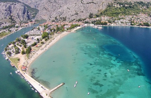 Omis Apartment | Two bedroom apartment with terrace and sea view Omiš (A-22684-a)