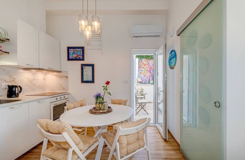 Mimice Apartment | Two Bedroom Apartment with Terrace and Sea View