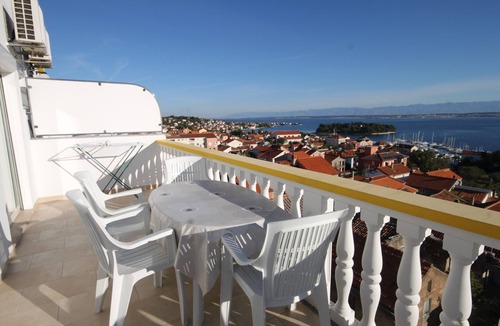Preko Apartment | Two bedroom apartment with terrace and sea view Preko, Ugljan (A-8417-a)