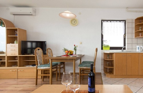 Punat Apartment | Two bedroom apartment with a swimming pool Punat, Krk (A-5345-a)