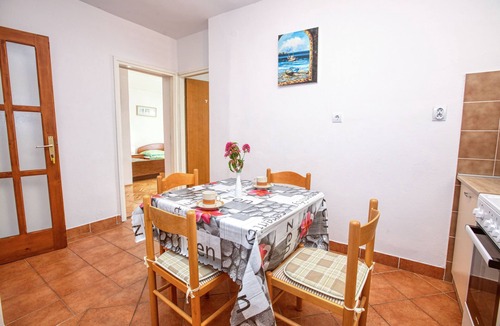 Tijesno Apartment | Two bedroom apartment with balcony and sea view Tisno, Murter (A-5130-a)