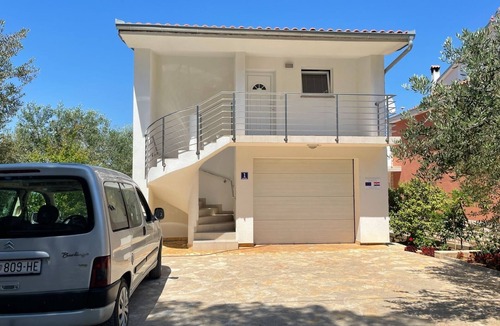 Tkon Apartment | Two bedroom apartment with terrace and sea view Tkon, Pašman (A-19914-a)