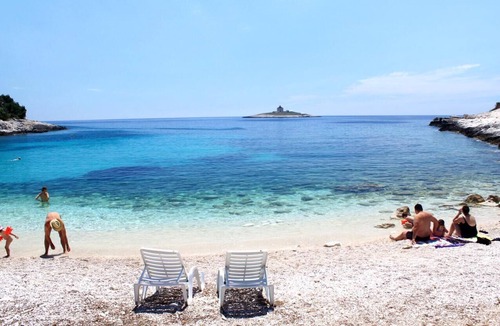 Krizna luka Apartment | Two bedroom apartment with balcony Hvar (A-15378-a)