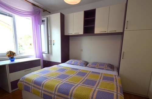Kornic Apartment | Two bedroom apartment with terrace and sea view Kornić, Krk (A-19400-a)