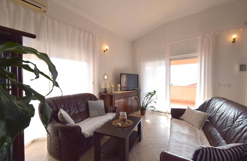 Pinezici Apartment | Two bedroom apartment with terrace Pinezići, Krk (A-20465-a)