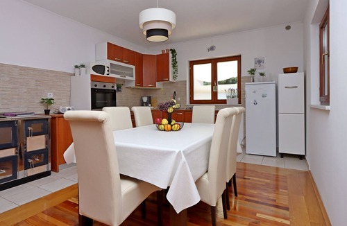 Lun Apartment | Two bedroom apartment with terrace and sea view Lun, Pag (A-21905-a)