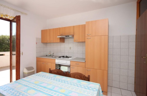 Lun Apartment | Two bedroom apartment with terrace and sea view Lun, Pag (A-6450-c)