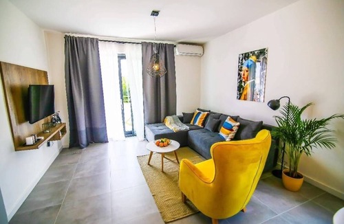 Nin Apartment | Two bedroom apartment with hot tub Nin, Zadar (A-16428-a)