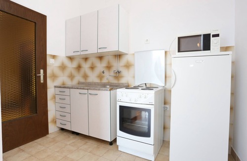 Stanici Apartment | Two bedroom apartment with balcony and sea view Stanići, Omiš (A-10350-a)