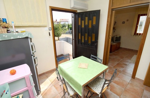 Kosljun Apartment | Two bedroom apartment with terrace and sea view Košljun, Pag (A-3321-a)