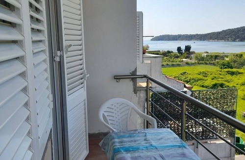 Suha Punta Apartment | Two bedroom apartment with terrace and sea view Kampor, Rab (A-4984-a)