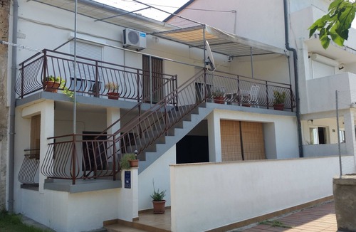Palit Apartment | Two bedroom apartment with terrace and sea view Rab (A-14427-a)