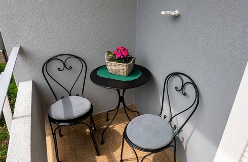 Banjol Apartment | Two bedroom apartment with balcony Rab (A-14515-a)