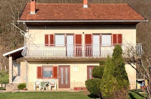 Gracac Apartment | Two bedroom apartment with terrace Srb, Zagora (A-22245-a)