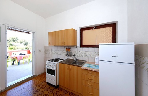 Tkon Apartment | Two bedroom apartment with terrace and sea view Tkon, Pašman (A-8411-a)