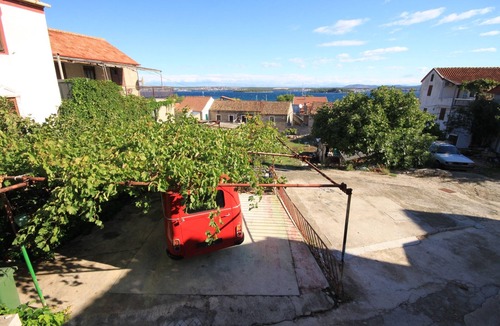 Tkon Apartment | Two bedroom apartment with terrace and sea view Tkon, Pašman (A-8411-a)