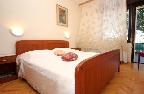 Businci Apartment | Two bedroom apartment with terrace and sea view Arbanija, Čiovo (A-9423-a)