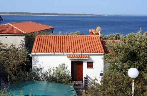 Mandre Apartment | Two bedroom apartment with terrace Mandre, Pag (A-6545-b)