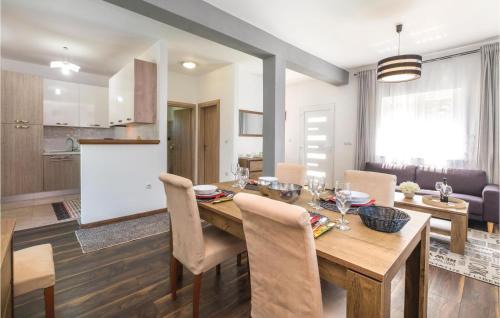 Glina House | Two-Bedroom Holiday Home In Pokupska Slatina