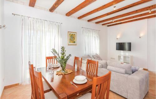 Sibenik House | Two-Bedroom Holiday Home In Radonic