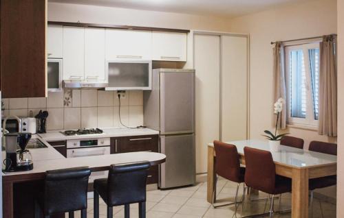 Neoric House | Two-Bedroom Holiday Home In Neoric