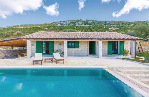 Pakostane House | Two-Bedroom Holiday Home in Vrana