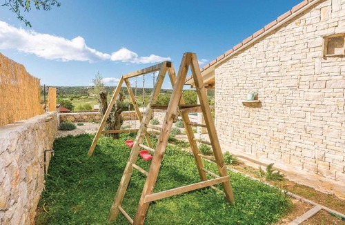 Pakostane House | Two-Bedroom Holiday Home in Vrana
