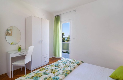 Hvar Apartment | Two functionally furnished apartments in the immediate vicinity of a pebble beach, which you can rea
