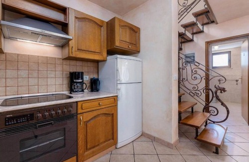 Kastelir House | Typical Istrian stone house,6 persons,beautiful panoramic view of the sea,garden