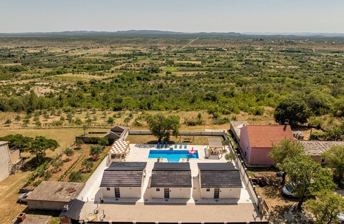 Benkovac Villa | Uniqe Villa-V with a large pool