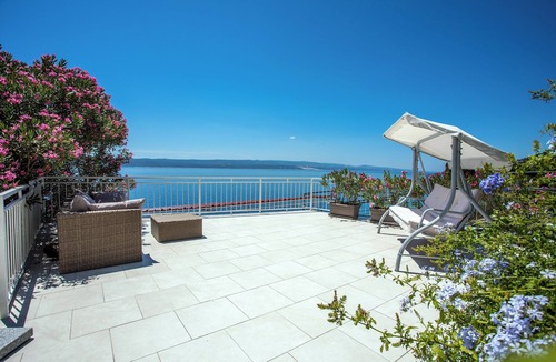 Pisak Villa | Unique seafront Villa, stunning seaviews, privacy, 3 min walk to Center & Beach
