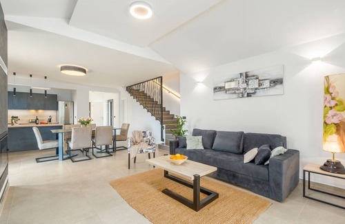 Susnjici House | Unique villa with private pool, sea views, baby cot, BBQ, air-conditioned bedrooms with many cycle paths