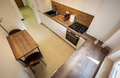 Brasov Apartment | Urban Plaza Alpine Escape Studio