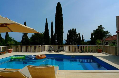 Sumartin Villa | Ursa Minor