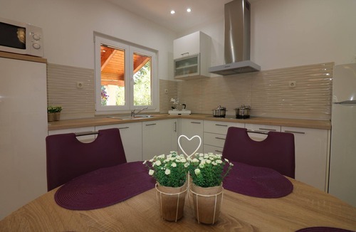 Antonci House | Vacation apartment Bungalow Melisa 5 with pool