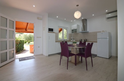 Antonci House | Vacation apartment Bungalow Melisa 5 with pool